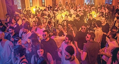  “Sponsorların dağıttığı içkiler bahçede içildi”