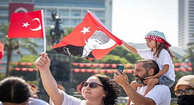 İzmir'de Büyük Zafere Yakışır Program