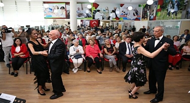 100. yıl coşkusu bir kez de Bilge Çınarlar’dan yükseldi