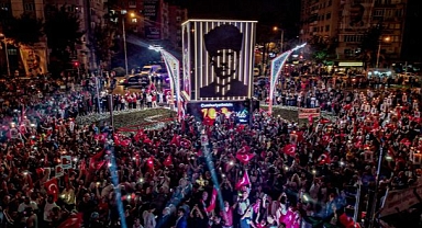 Bayraklı’dan 10 bin kişilik kortej