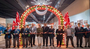 “Bir Millet Uyanıyor” sergisine, Karşıyakalılardan yoğun ilgi