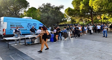 İzmir'de üniversite öğrencilerine ücretsiz yemek dağıtımı başladı