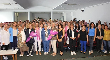 Karşıyaka'da meme kanserinde erken teşhisin önemine dikkat çekildi