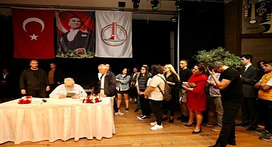 Karşıyakalılar Cumhuriyet tarihini Celal Şengör'den dinledi