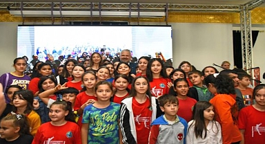 Menemen Belediyesinden öğrencilere destek yağmuru