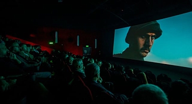 Başkan Soyer, Atatürk filmini öğretmenlerle izledi 