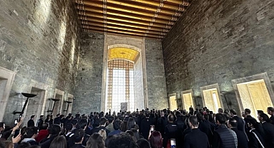 İzmirli Gençler 10 Kasım'da Ata'sının huzurunda