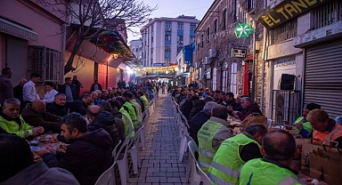 İlk etabın bitişini işçilerle kutladı