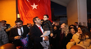 Doğduğu mahallede miting gibi buluşma