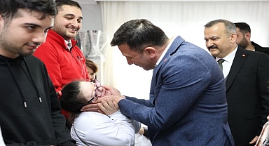 Hamza Dağ’ın özel çocuklarla buluşmasında sıcak görüntüler