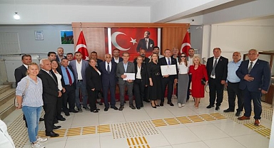 Ayvalık Belediye Başkanı Mesut Ergin mazbatasını aldı