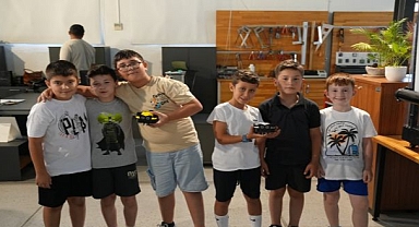 İzmirli çocuklar robotik dünyasıyla tanıştı
