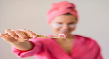 Ağız kokusuna yol açan 6 neden