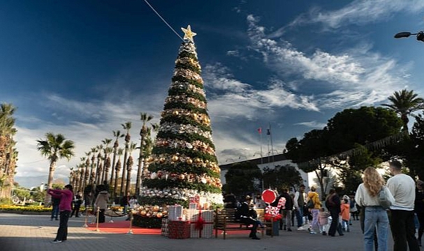 İzmir yeni yılı rengarenk bir festivalle karşılıyor
