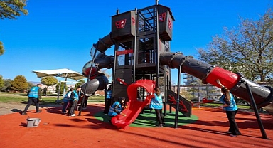 İzmirli gönüllüler el ele vererek doğa için temizlediler