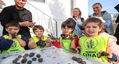 Minik ellerden yanan alanlara umut tohumları