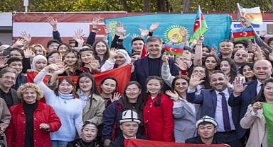 Başkan Tugay Dünya Türk Dili Ailesi Günü’nü öğrencilerle birlikte kutladı