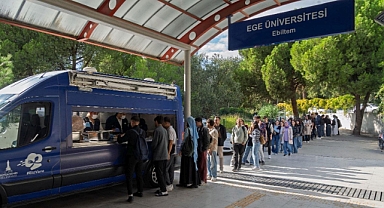 İzmir Büyükşehir öğrencinin yanında