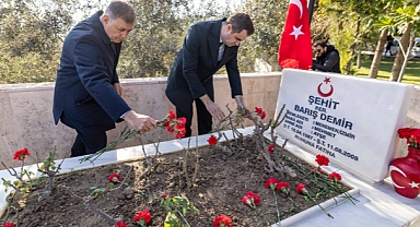İzmir’de Kubilay için “Demokrasi ve Laiklik” yürüyüşü
