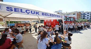 “Kent Lokantası Öğrenci Otobüsü Bir Yaşında: Uygulamaya Yoğun İlgi Sürüyor”