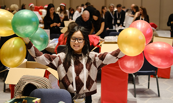 LÖSEV İzmir’de Çocuklara Yeni Yıl Sürprizi Yaptı
