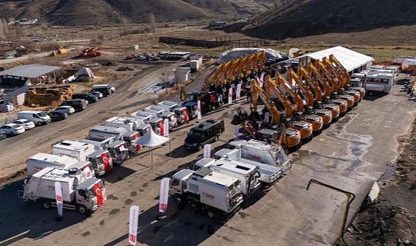 Seferihisar Belediyesi’ne TBB’den Çöp Kamyonu Desteği