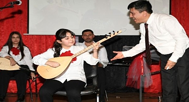 Çiğli’de Türkü Rüzgarı: “Sazımız Elimizde, Türküler Dilimizde”