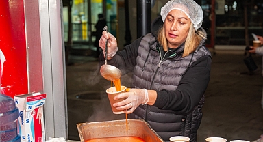 Karşıyaka’da 15 bin kişiye sıcak çorba ikramı