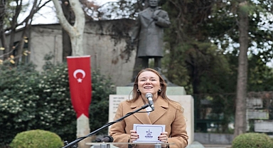 Usta şairin 124. doğum günü heykeli başında kutlandı