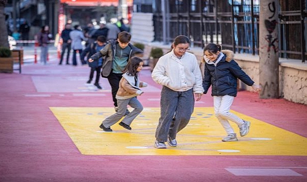 İzmir çocuğu merkeze koydu, Türkiye’ye örnek oldu