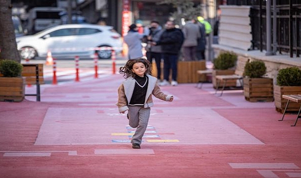İzmir çocuğu merkeze koydu, Türkiye’ye örnek oldu