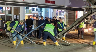 Başkan Tugay yol emekçileriyle gece mesaisinde buluştu