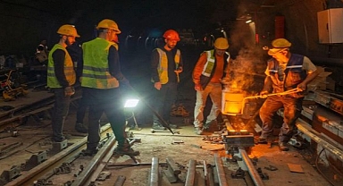 Bornova’da metro hattında raylar yenileniyor