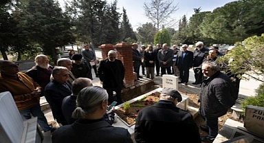 İzmirli usta gazeteci mezarı başında anıldı