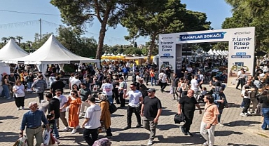 İzmir’de edebiyatın kalbi Kültürpark’ta attı 