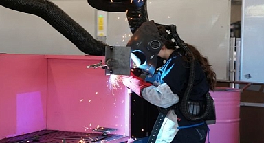 KOSBİFEST 2026’da gelecek sahneye çıktı: sanayi, bilim ve sanat İzmir’de buluştu