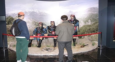 Üniversite öğrencilerine Bergama ve Ödemiş gezisi