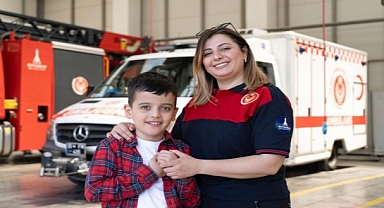 Yangında hayat kurtarıyor, evde oğlunun umudu oluyor
