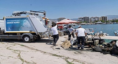 Araba lastiği, masa, sandalye de çıktı klozet kapağı da