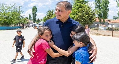 Başkan Tugay’dan Kirazlı çocuklara karne hediyesi