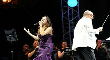 Edip Akbayram ve Volkan Konak şarkılarla anıldı