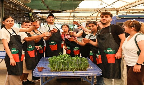 Evdeki atıklar toprağa can oluyor
