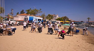 Plajdan 750 kilogram atık toplandı