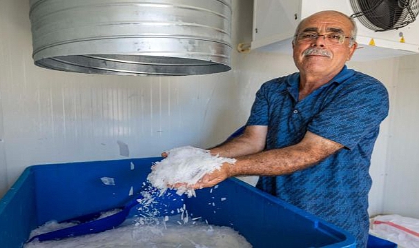 3 saat buz arıyorlardı, şimdi ücretsiz alıyorlar