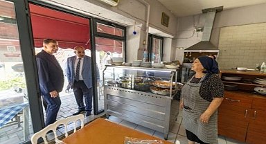 Başkan Tugay Güzelbahçe'de esnaf ve vatandaşlarla buluştu