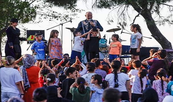 Çocuklar Kadifekale’de doyasıya eğlendi