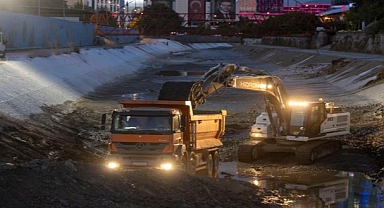 İZSU’dan Manda Çayı’nda 7/24 temizlik seferberliği