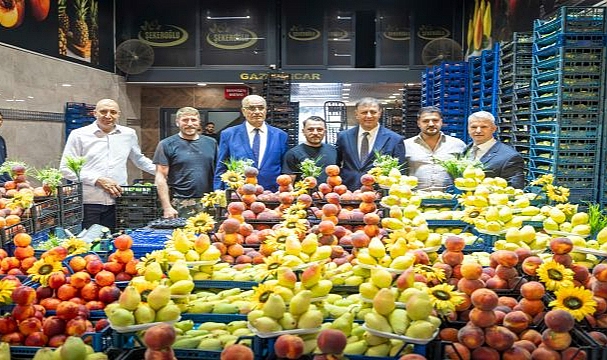 Başkan Tugay İzmir’in hal esnafıyla buluştu