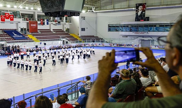 Büyükşehir’in Balkan dansları kursunda coşkulu final