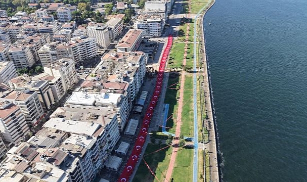 9 Eylül ruhu İzmir sokaklarında